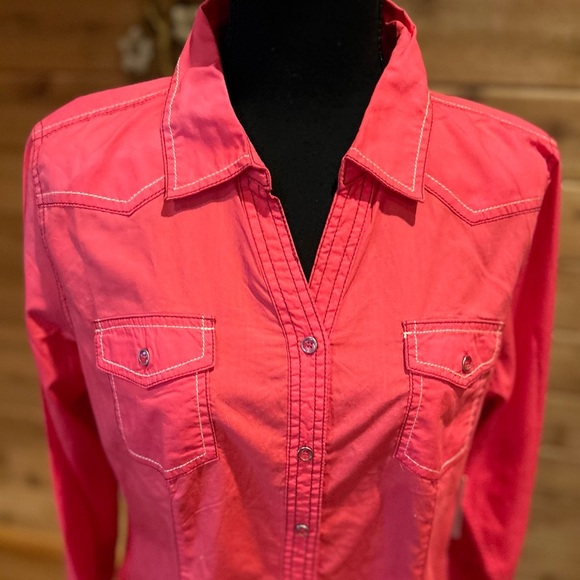 NWT Bit and Bridle button down western top - Picture 5 of 6